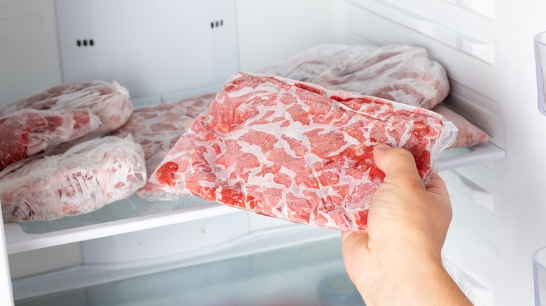 Lima Alasan Daging dalam Kemasan Daging Beku Begitu Populer